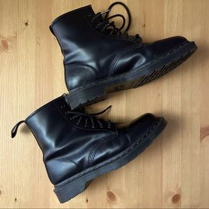 Dr. Martens Mono 1460 Boots